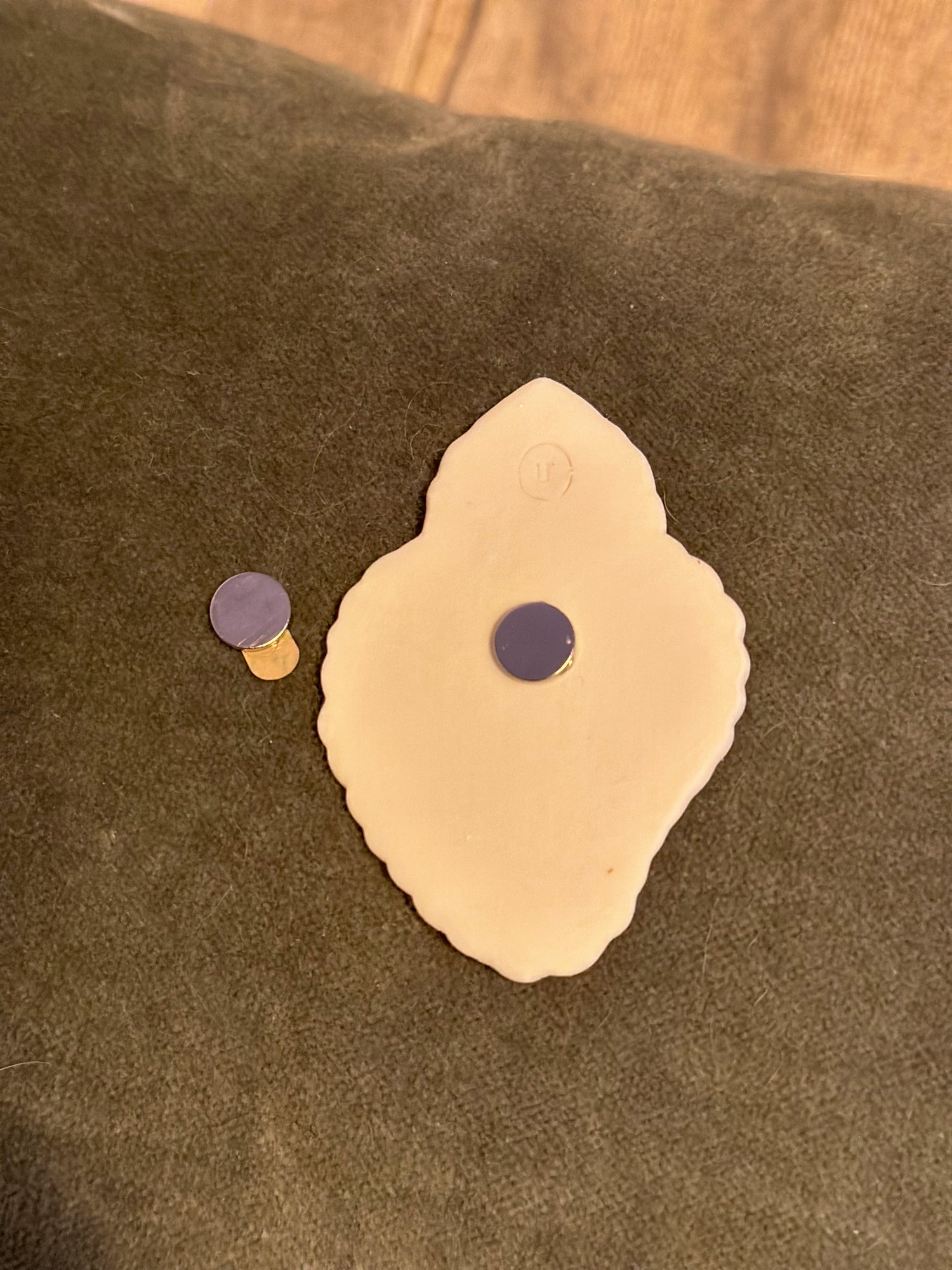 Medaillon mural aimanté « ex-voto »