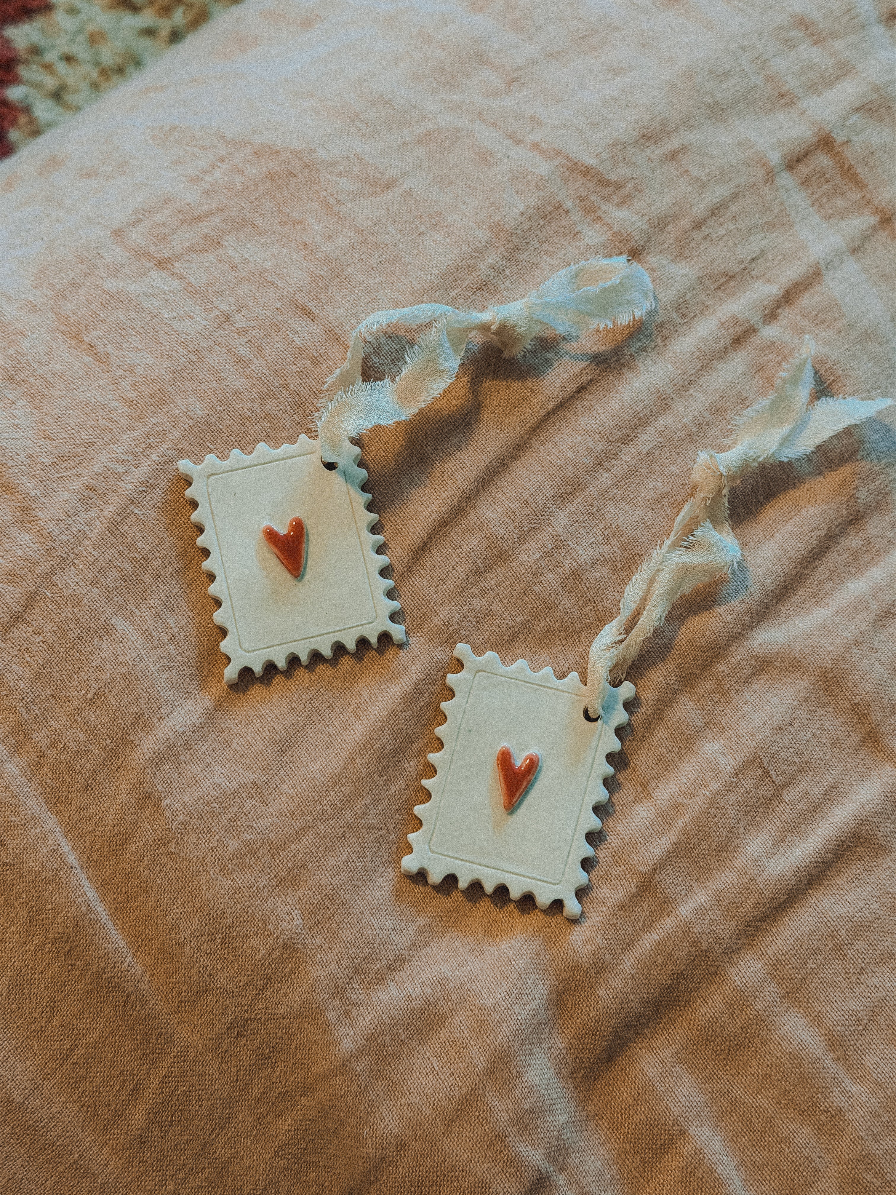 Médaillon timbre ou enveloppe ❤️en porcelaine