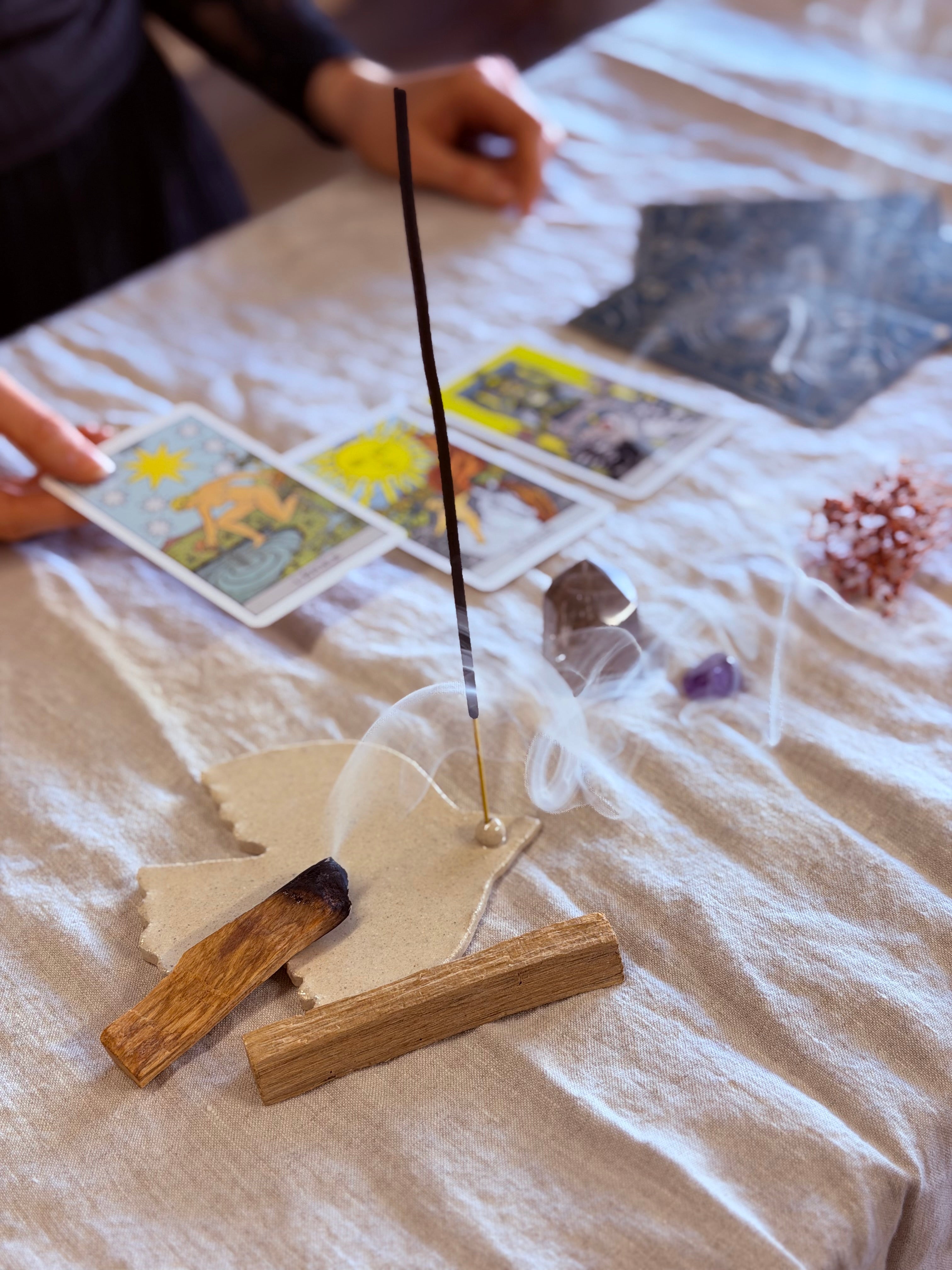 Atelier vendredi 24 avril : poterie / tirage de tarot de Marseille, méditation….