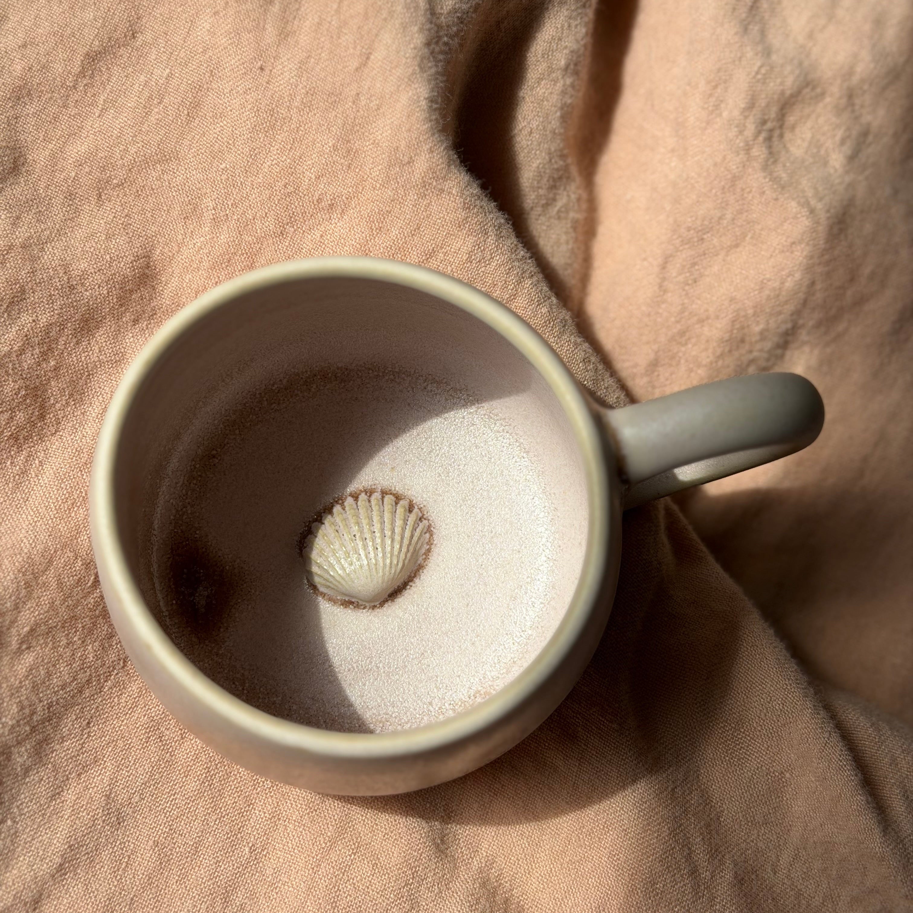 Tasse « au fond un coquillage 🐚 »