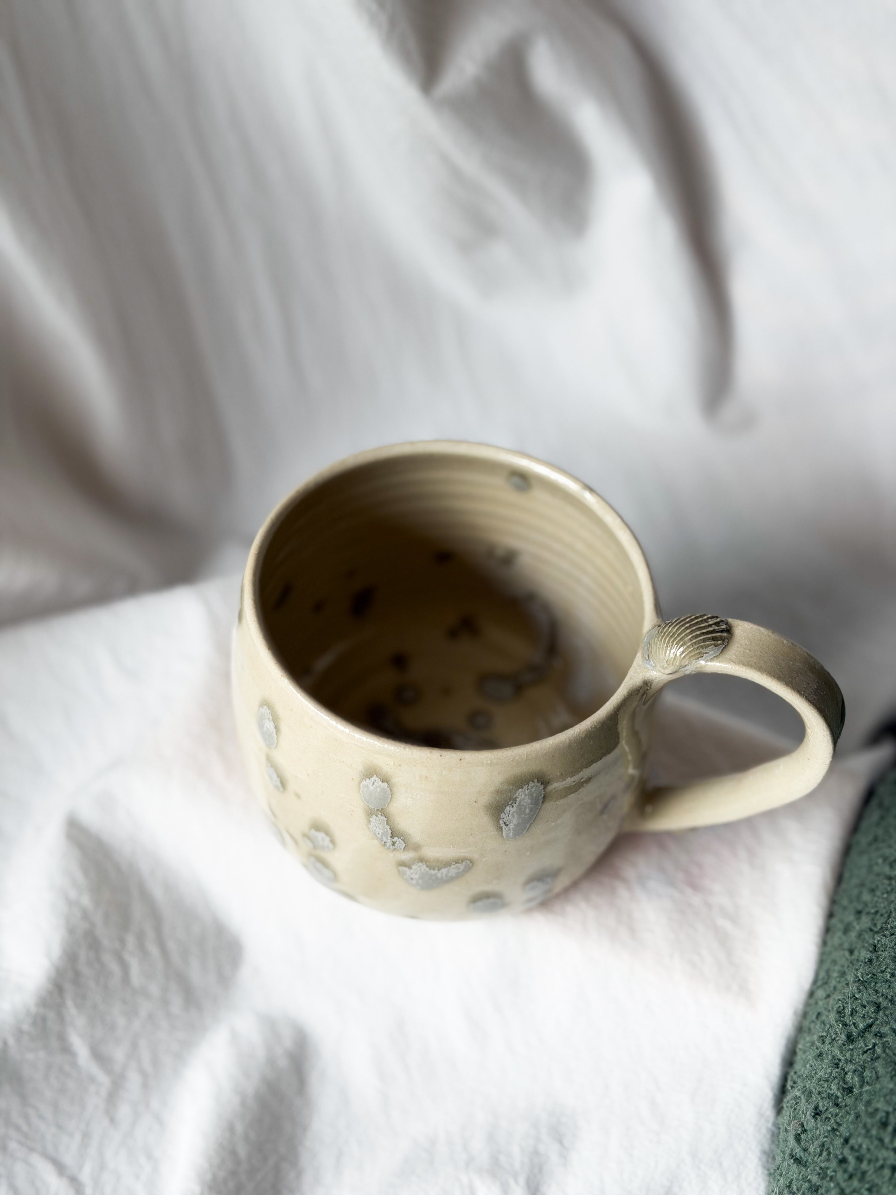 Tasse « au fond un coquillage 🐚 » blue