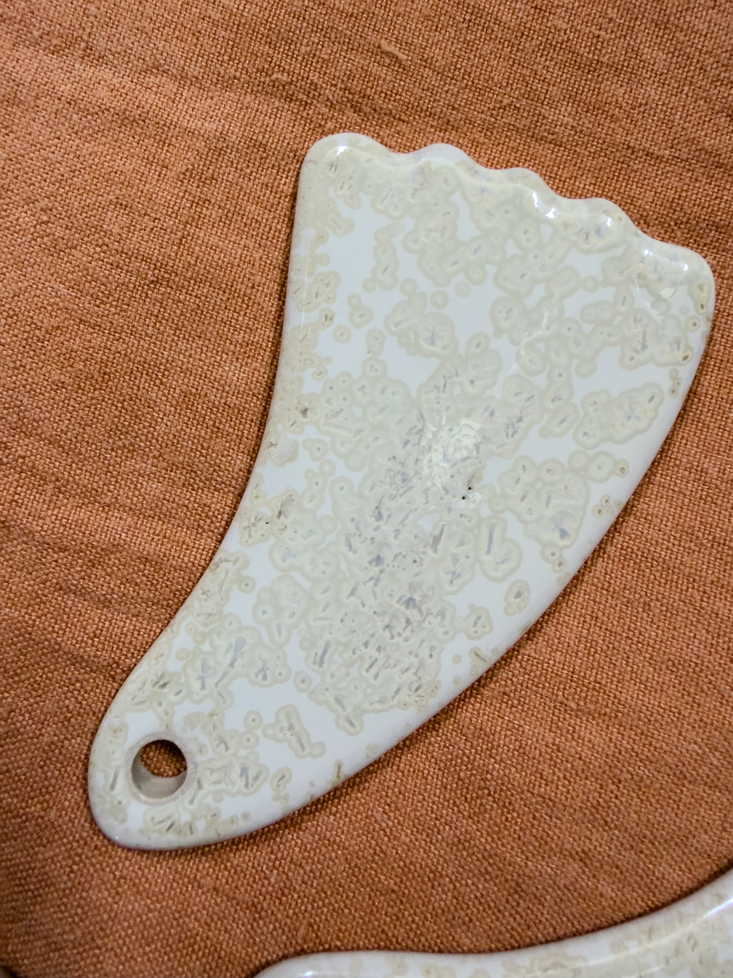 Gua sha en céramique