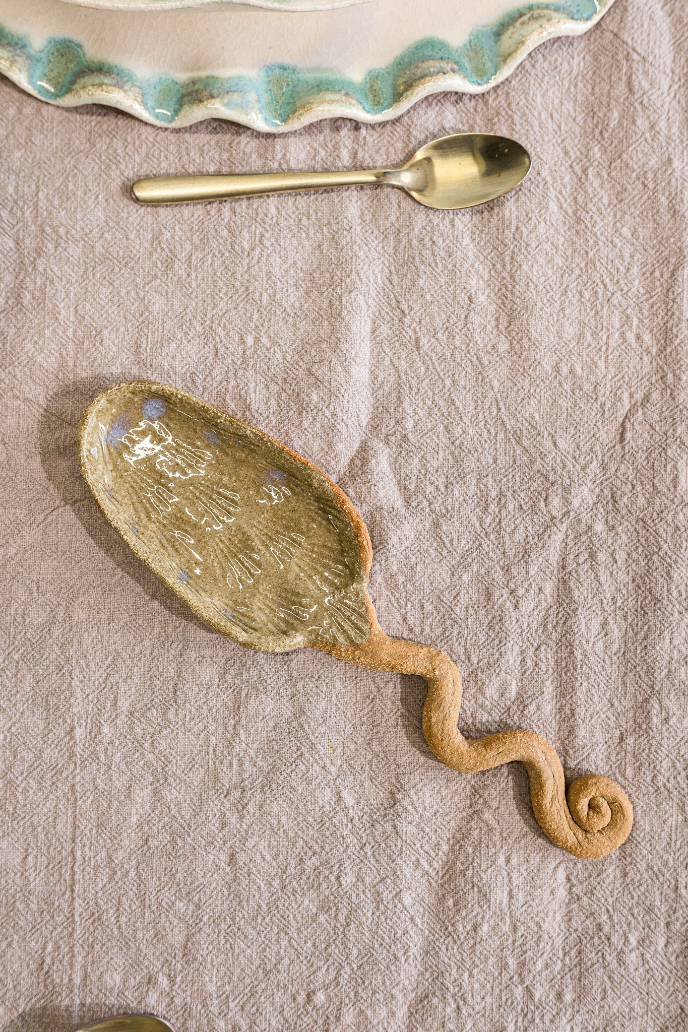 “Shell” spoon rest