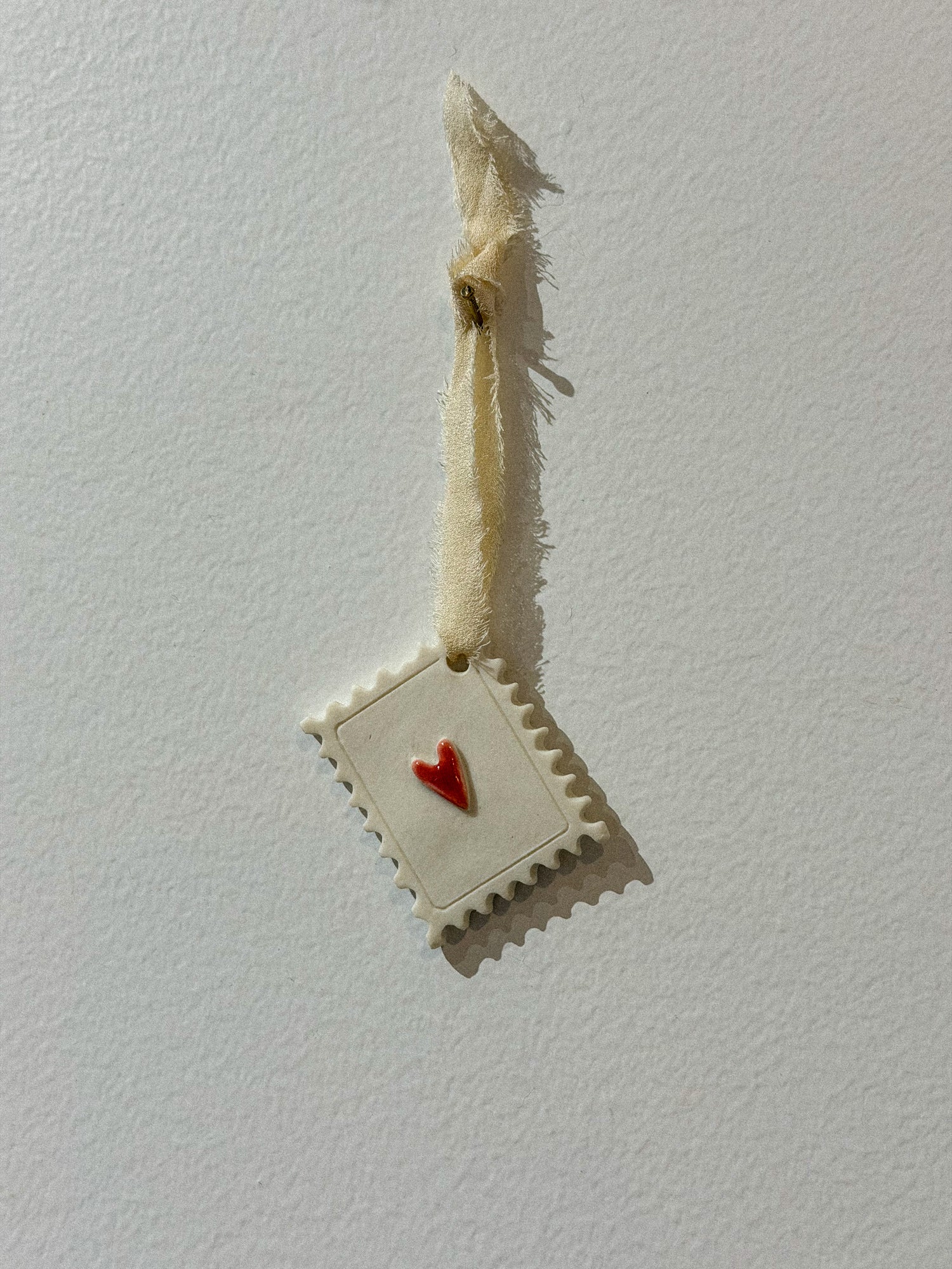 Médaillon timbre ou enveloppe ❤️en porcelaine