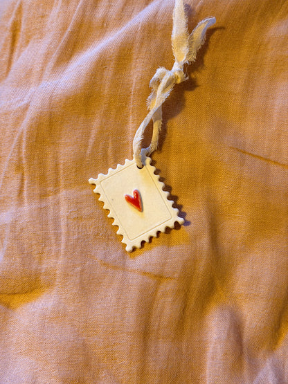 Médaillon timbre ou enveloppe ❤️en porcelaine
