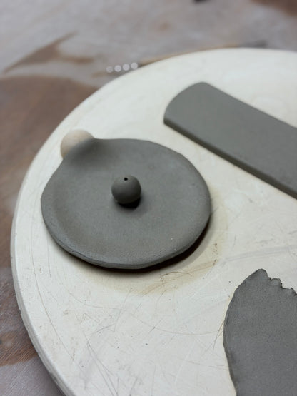 Atelier vendredi 24 avril : poterie / tirage de tarot de Marseille, méditation….