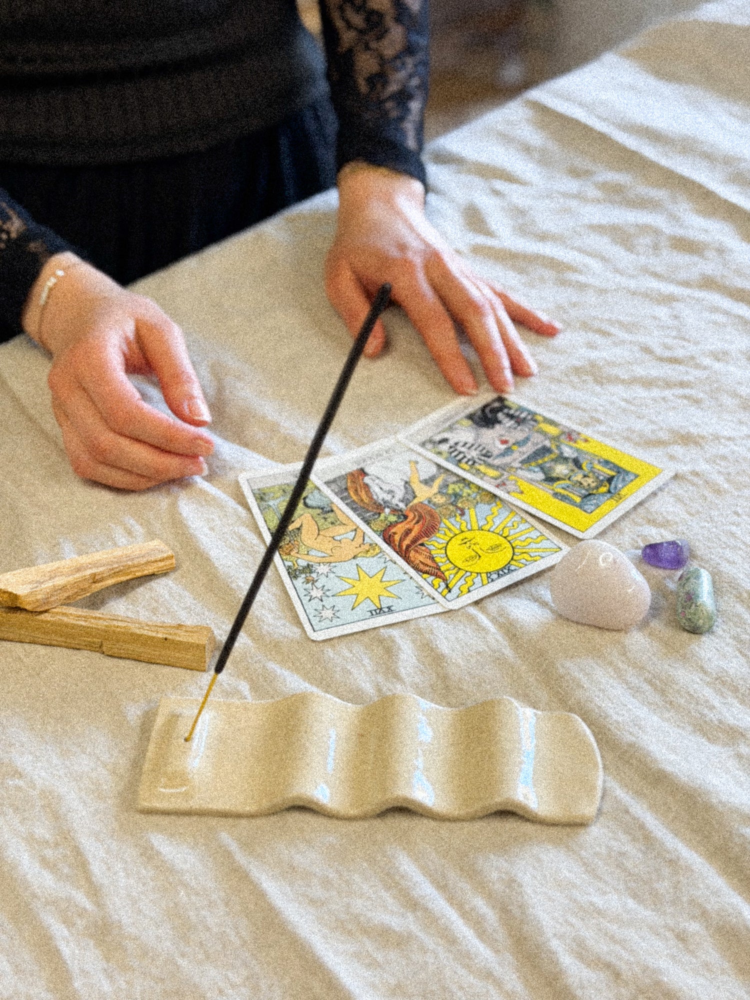 Atelier vendredi 24 avril : poterie / tirage de tarot de Marseille, méditation….