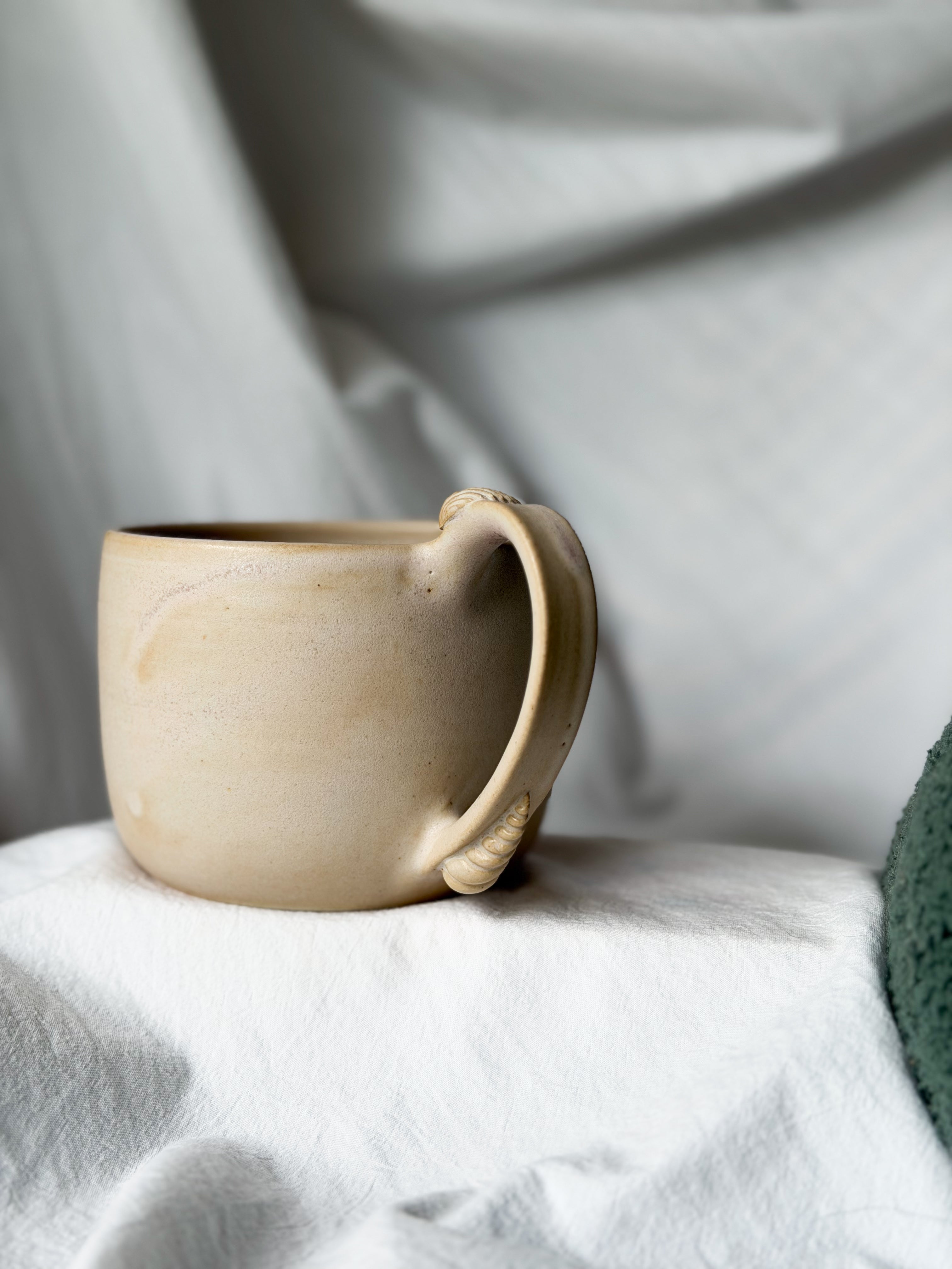 Tasse « au fond un coquillage 🐚 » sable rose