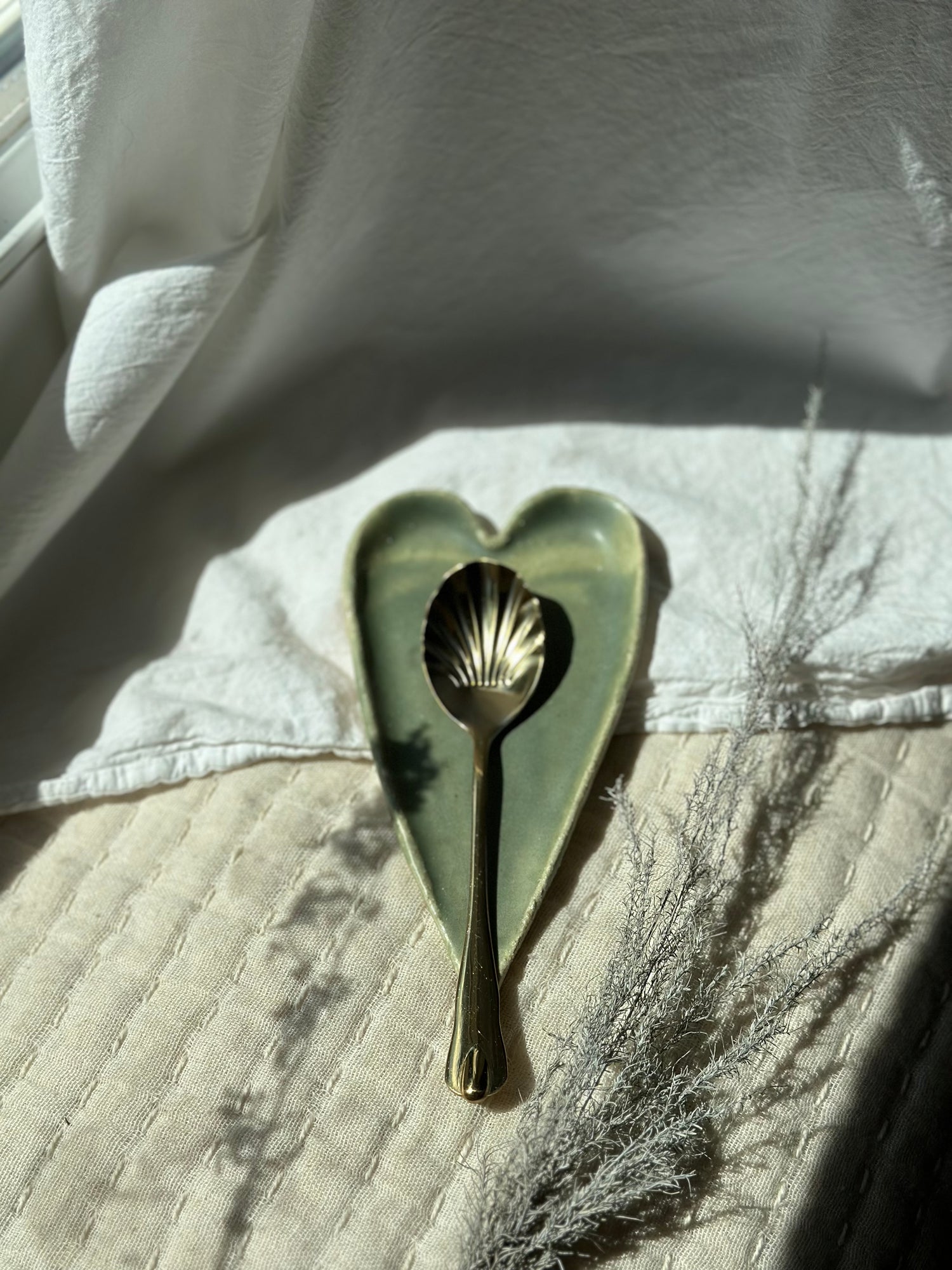 “Shell” spoon rest